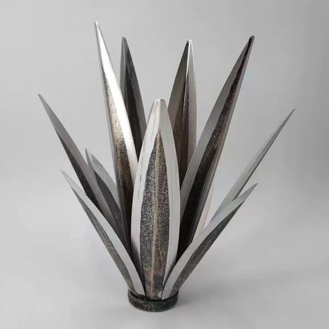 Agaven-gartenskulptur – Silberfarben Lackiertes Metall – Dekoration Für Drinnen Und Draußen – Höhe 35 Cm – 9 Blätter – 1 Stück