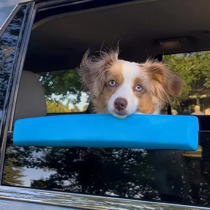 Kinnstütze Für Die Autofensterbank: Weiches Stützkissen, Damit Ihr Hund Während Der Fahrt Bequem Den Kopf Am Fenster Ablegen Kann. Praktisches Reiseaccessoire Für Hunde.