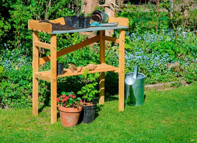 Robuster Pflanztisch aus imprägniertem Kiefernholz FSC®