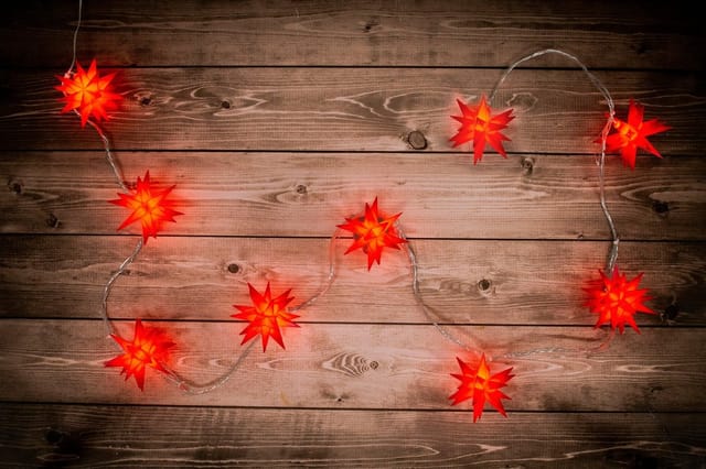 Näve Outdoor 9er-LED Weihnachtslichterkette 3D-Sterne Rot