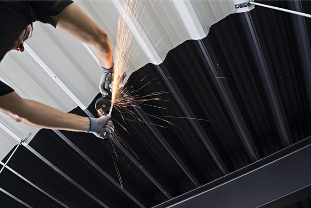 Bosch Professional Akku-Winkelschleifer GWS 12 V-76 L-Boxx inkl. 2 Akkus + GAL