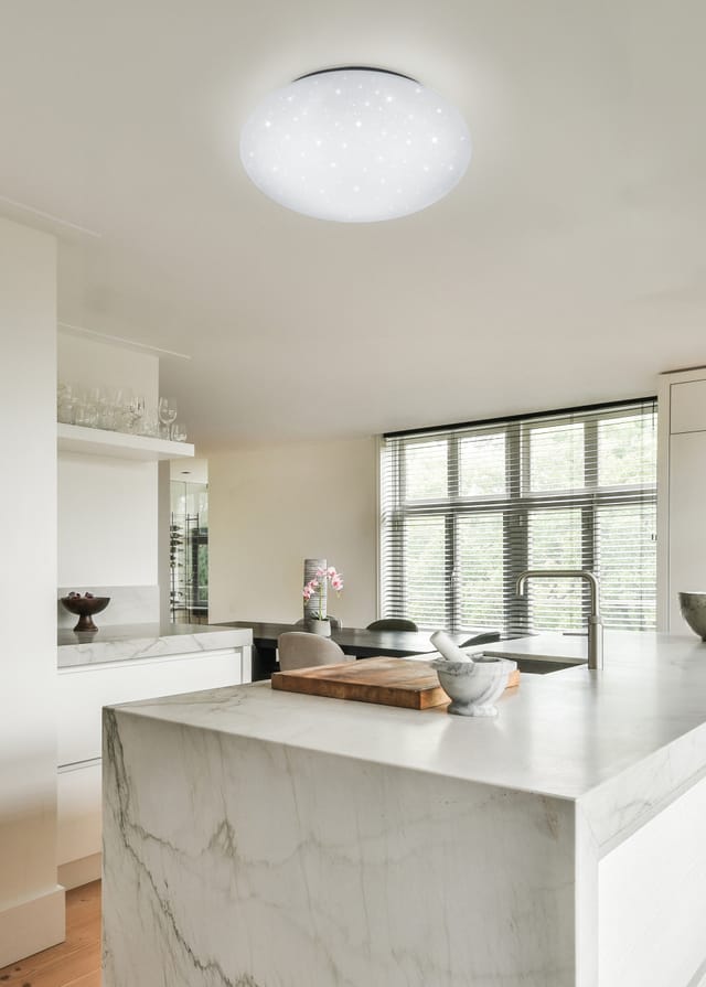 Trio LED-Deckenleuchte Paolo mit Starlight-Effekt 370 mm x 85 mm Weiß
