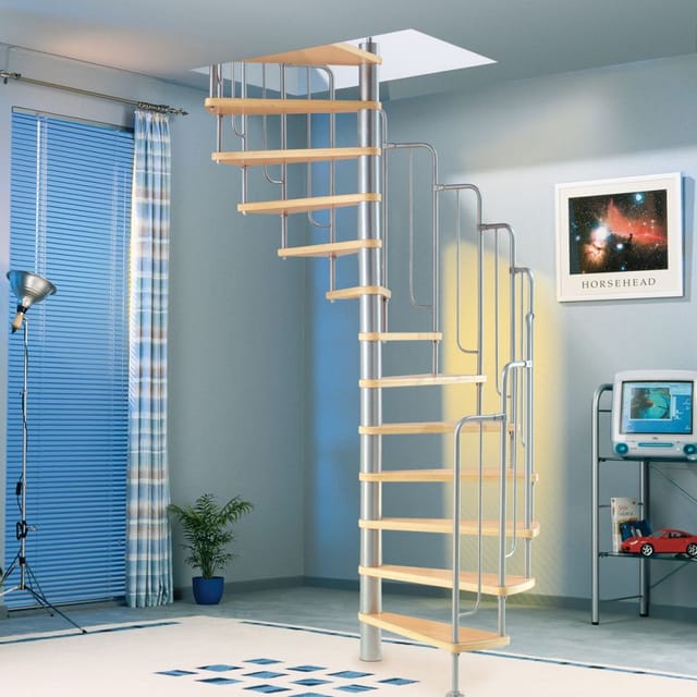 Spindeltreppe Barcelona Holz/Metall mit Geländer Ø 138 cm FSC