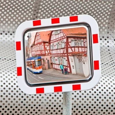 Moravia Verkehrsspiegel aus Edelstahl 600 x 800 mm Rahmen rot/weiß + Schelle