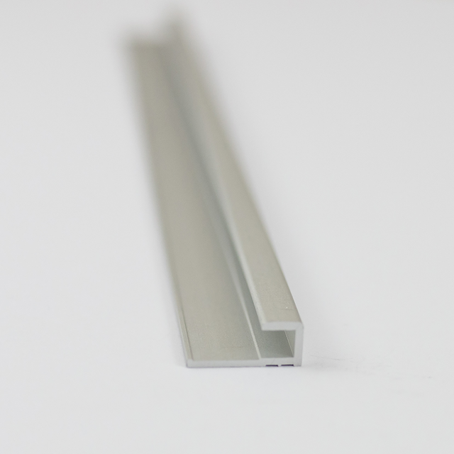 Breuer Abschlussprofil für Rückwandplatten, eckig, alu silber matt, 2550 mm