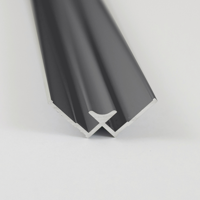 Breuer Verbindungsprofil für Rückwandplatten, Ecke innen, anthrazitgrau, 2100 mm