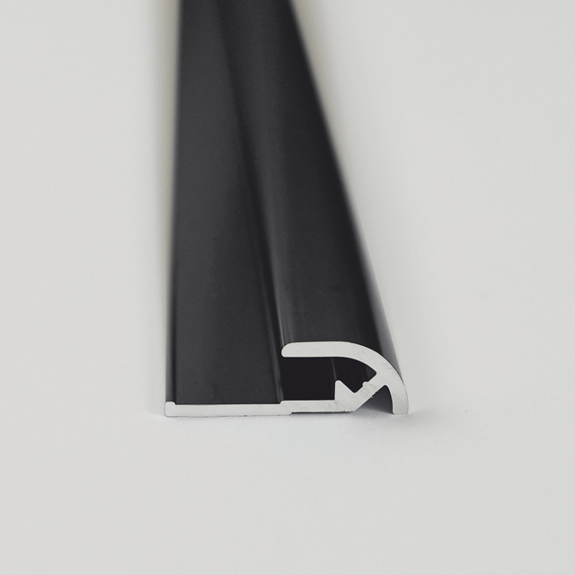 Breuer Abschlussprofil für Rückwandplatten, rund, schwarz matt, 2550 mm