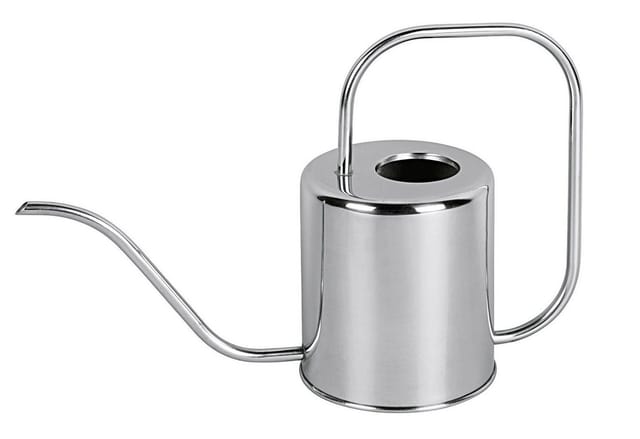 Esschert Design Gießkanne, Wasserkanne in Chrom aus Stahl, schlankes Design, 1,5 Liter, ca. 38 cm x 13 cm x 24 cm