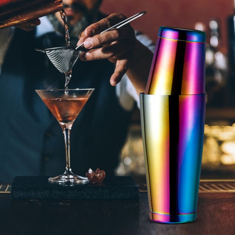 Stilvoller Und Farbenfroher Boston-cocktailshaker Aus Edelstahl, Baraccessoire