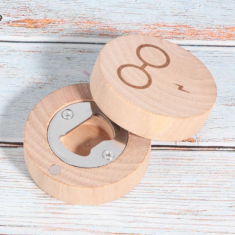 Set Aus 2 Runden Flaschenöffnern Aus Holz, Dekorative Kühlschrankmagnete, Küchenaccessoires, Herzförmig Mit Fingern + Gläser