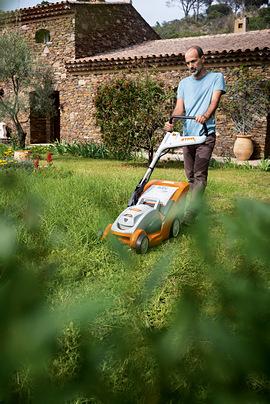 Stihl Akkurasenmäher RMA 339 C Set mit Akku AK 20 und Ladegerät AL 101 Bild 2