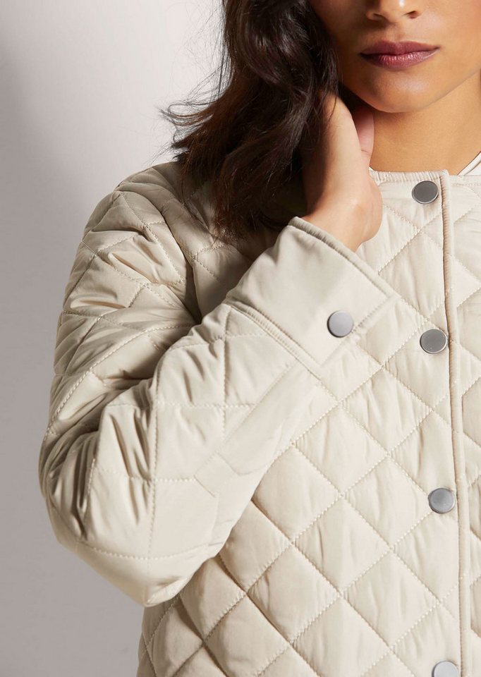MADELEINE Outdoorjacke Sportive Steppjacke, leicht gefüttert Unifarbenes Design mit rundem Ausschnitt und Druckknöpfen Bild 2