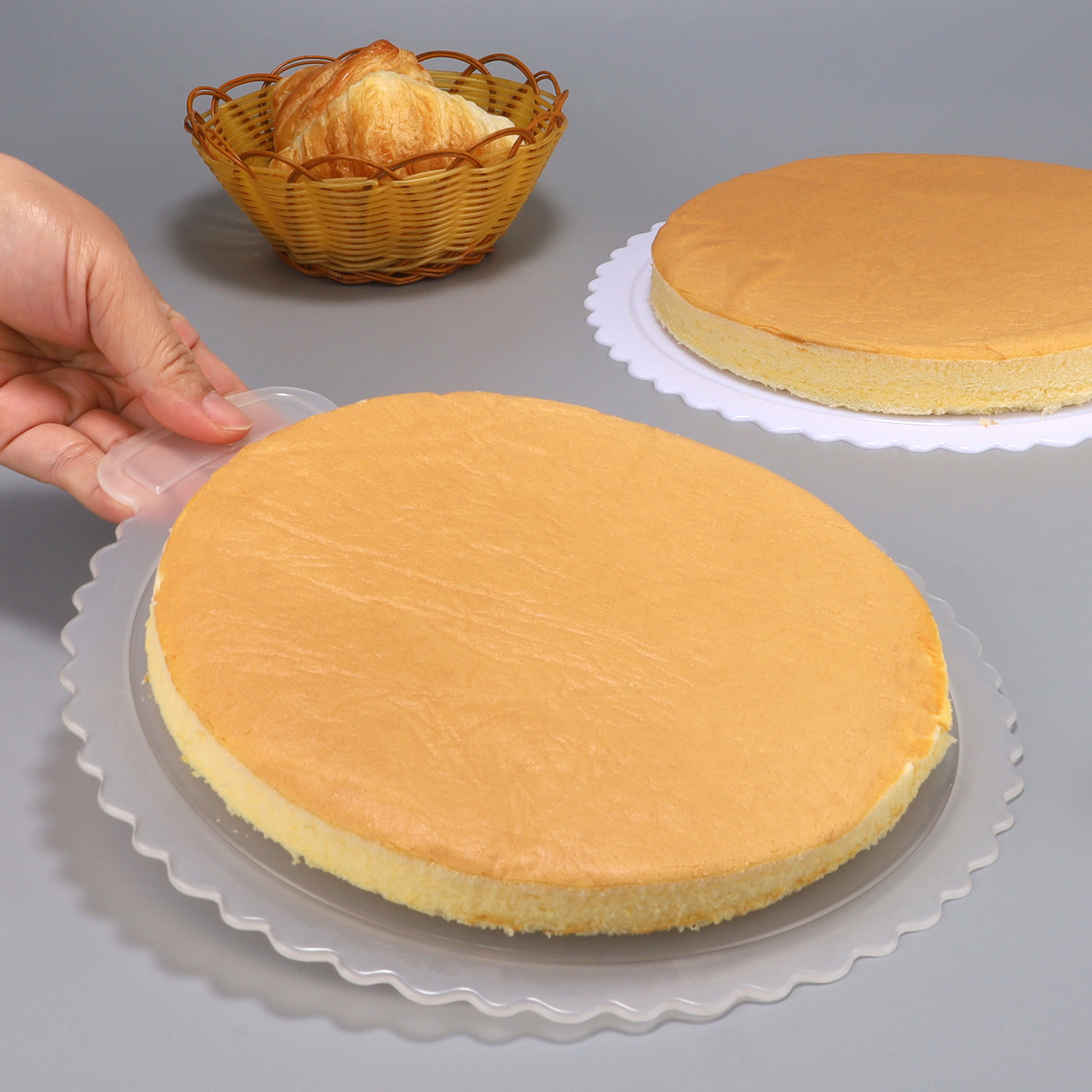 Set Mit 5 Runden, 20 Cm Großen, Transparenten Und Stabilen Kuchenplatten Aus Kunststoff – Dicke Und Wiederverwendbare Backunterlagen Für Geburtstage-x