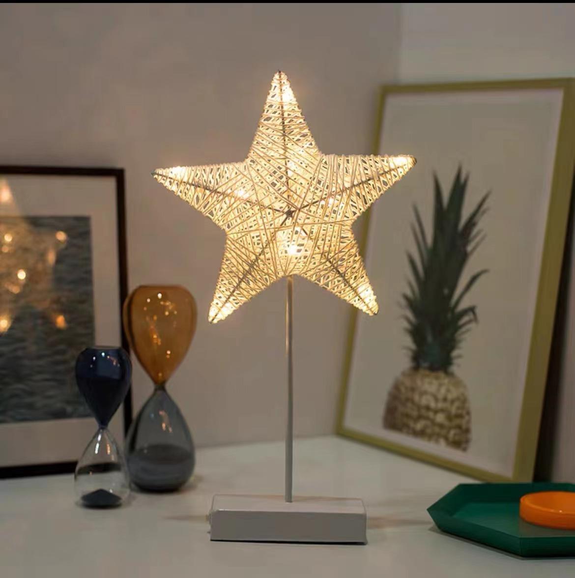Handgefertigte Stehlampe Aus Handgeflochtenem Rattan, Sternenklares Nachtlicht Für Die Schlafzimmerdekoration, Tischlampe Im Bohème-stil.