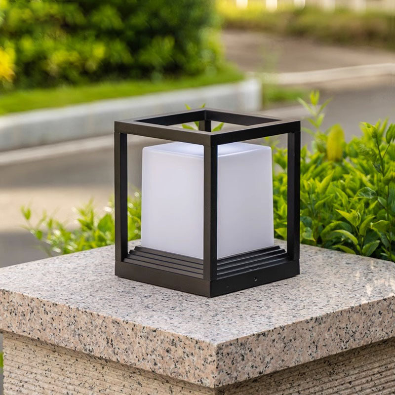 Wasserdichte Wandleuchte Für Gartentor Und Zaun, Elektrischer Außenstrahler Mit Warmem Licht, Mittlere Größe 220 X 220 Mm, Schwarze Ausführung.