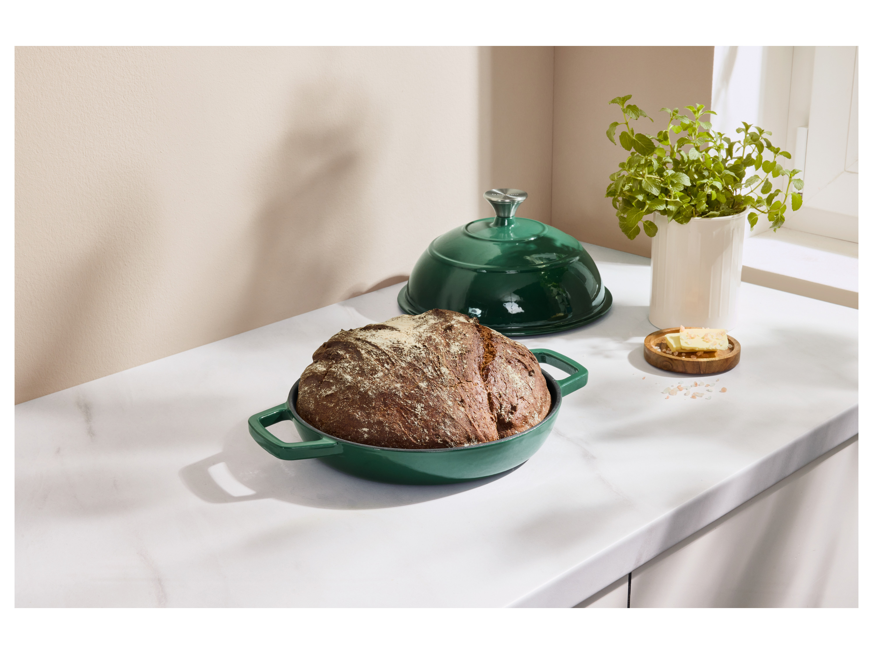 SILVERCREST® Premium-Gusseisenbrottopf / Premium-Gusseisenbrotbackform (Rund, Grün) Bild 2