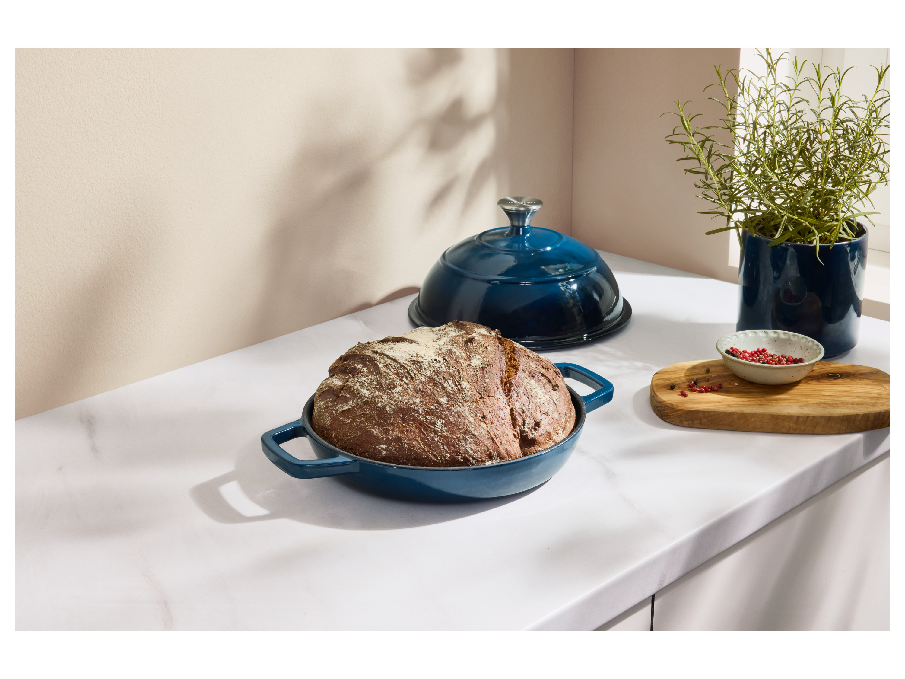 SILVERCREST® Premium-Gusseisenbrottopf / Premium-Gusseisenbrotbackform (Rund, Blau) Bild 2