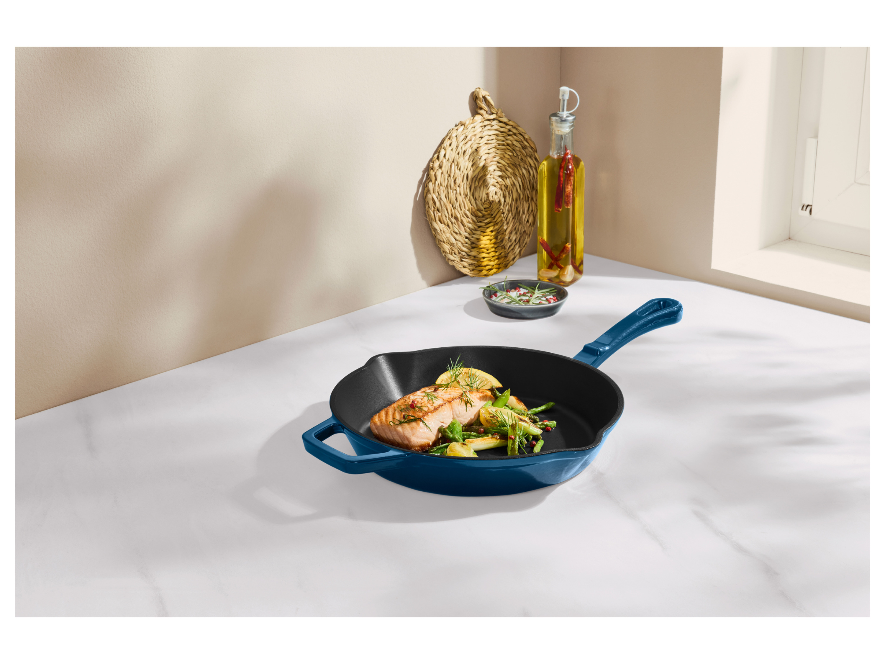 SILVERCREST® Premium-Gusseisengrillpfanne / Premium-Gusseisenpfanne (Rund, Blau) Bild 2