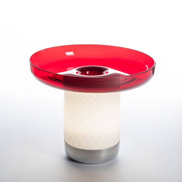 Artemide Bontà Portable LED Akkuleuchte, inkl. Teller Korpus: weiß / Glas: rot