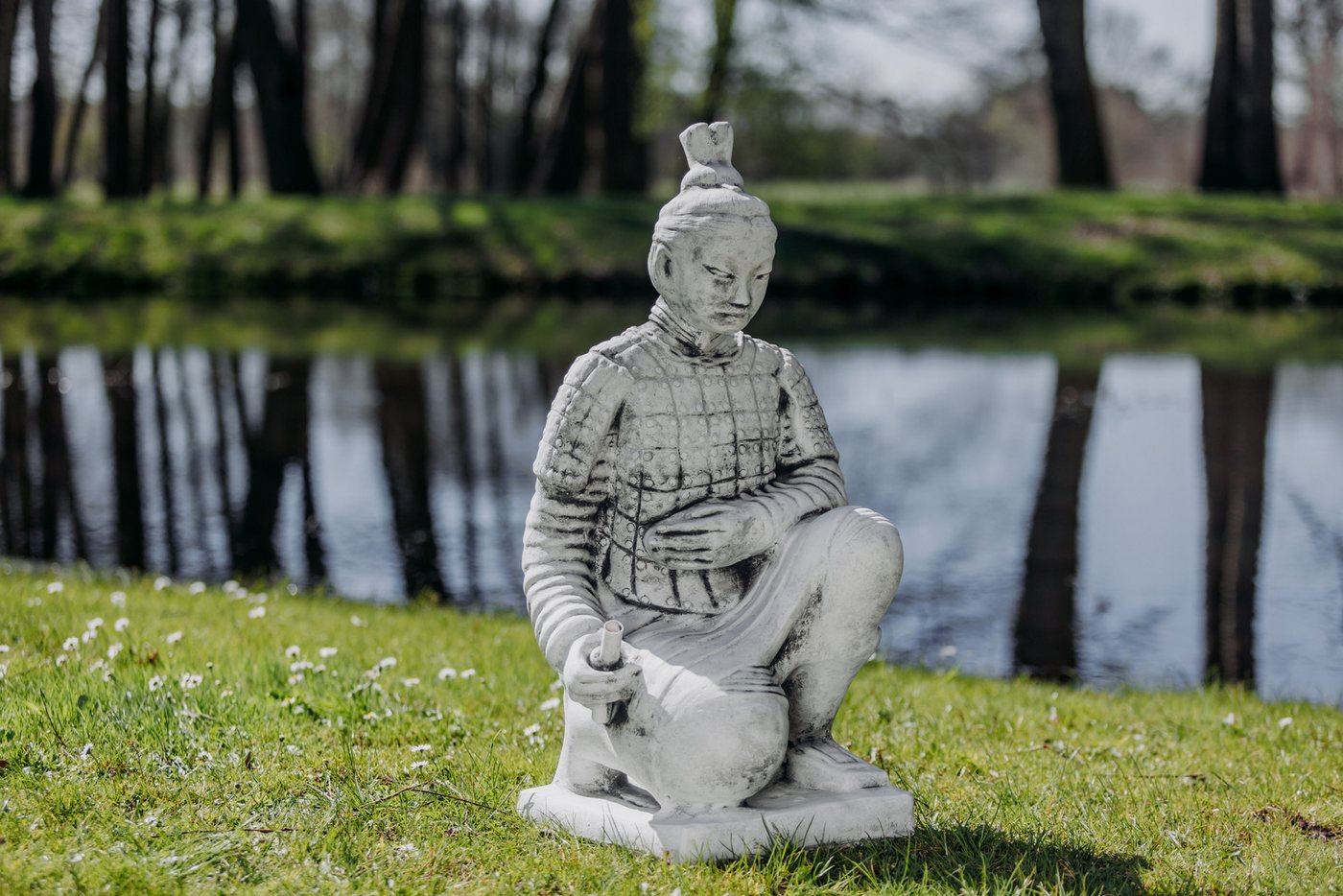 gartendekoparadies.de Gartenfigur Terrakotta Krieger Steinfigur 78 cm Steinguss 60 kg, Frostsicher Bild 3