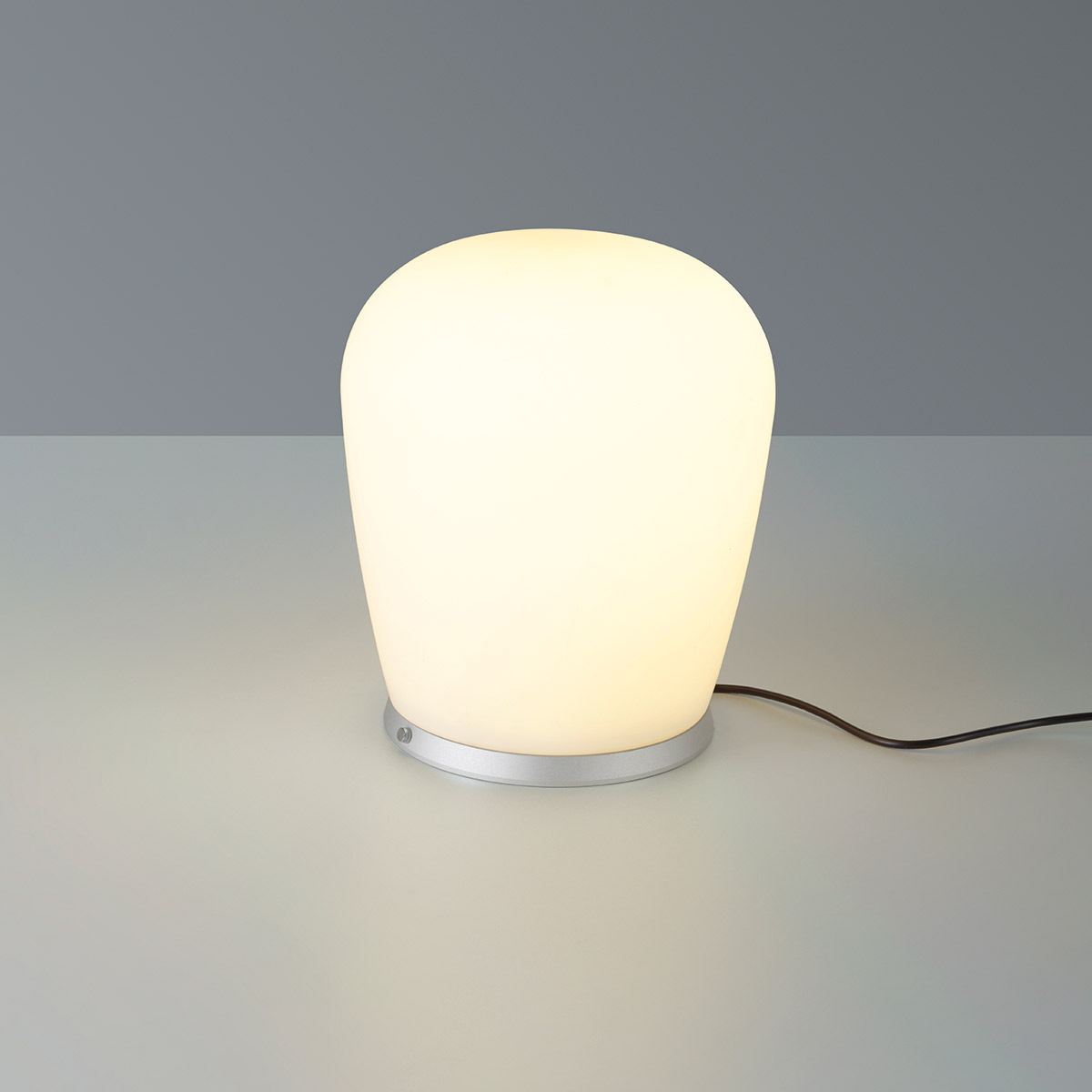 Bopp Cara LED Tischleuchte Ø: 18 cm, Aluminium eloxiert