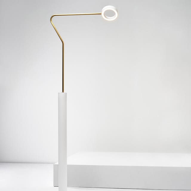 Zava Meta LED Stehleuchte weiß / Messing satiniert, Arm: 57 cm