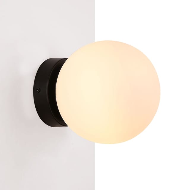 Wandleuchte „Ava“ mit Opalglaskugel E27 - IP44