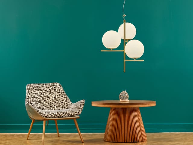 Trio - Pendelleuchte pure in Messing 3-flammig mit Glaskugeln Opal Weiß, ø 40cm