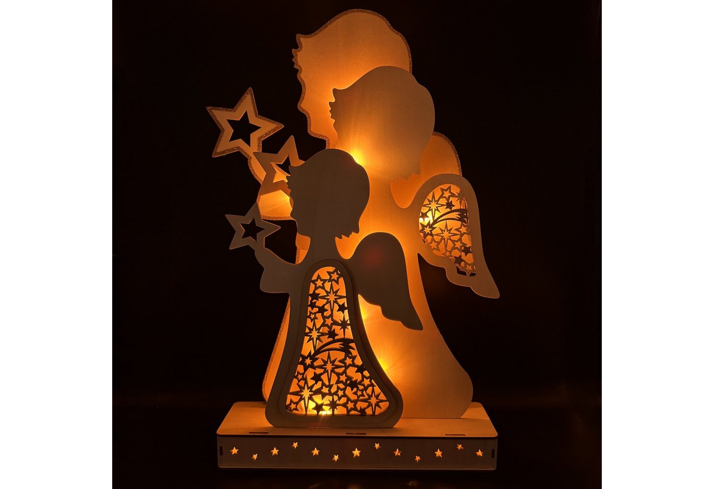 Online-Fuchs LED Dekofigur großer Engel aus Holz mit LED-Beleuchtung und Timer - Weihnachtsdeko, leichte 3D-Optik mit Hologrammfolie, 12 warmweiße LEDs, inklusive 6-Stunden Timerfunktion - 49 cm groß Bild 3