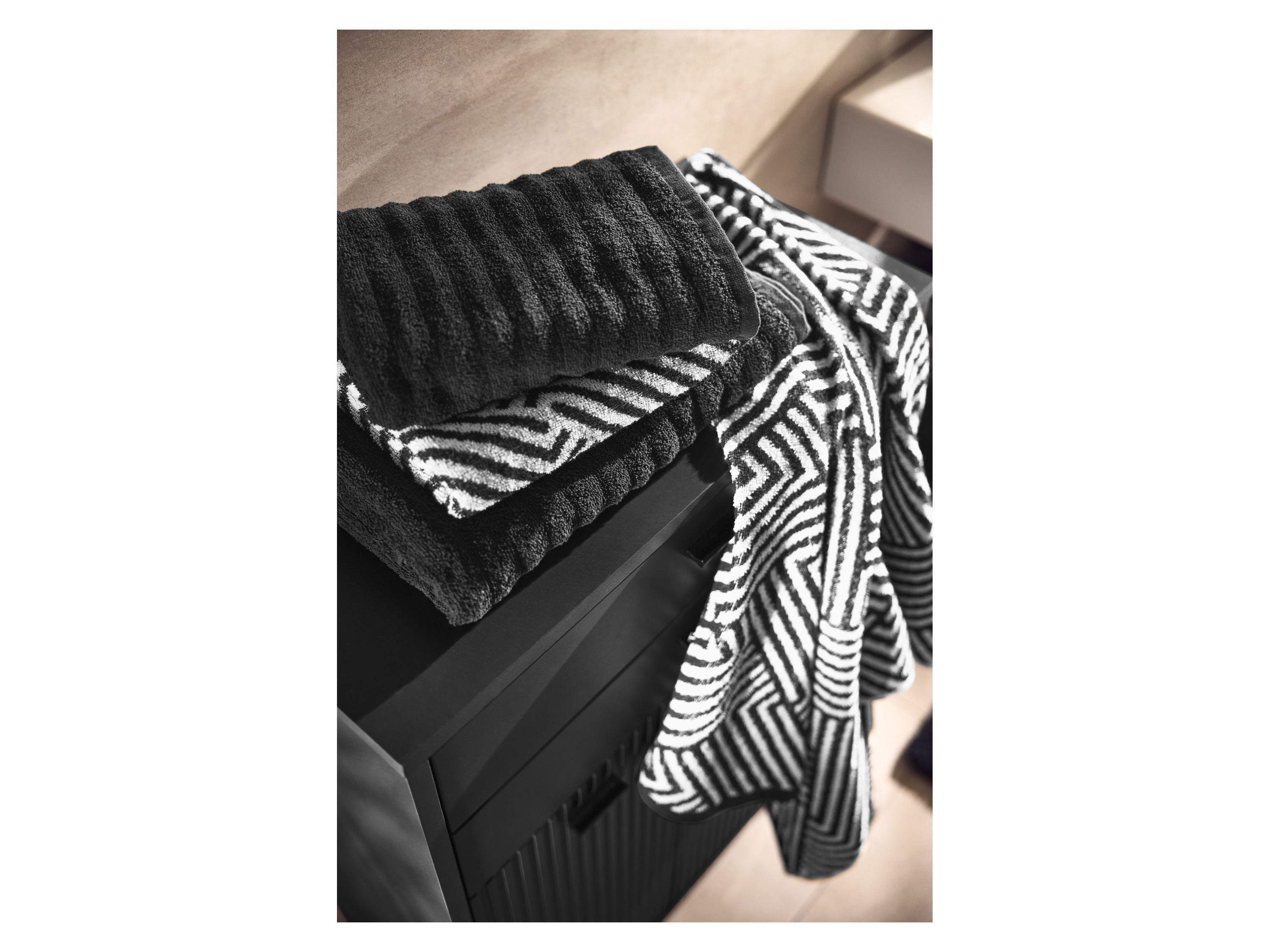 LIVARNO® Frottier-Handtücher, 2 Stück, 50 x 100 cm (Gemustert/schwarz) Bild 3