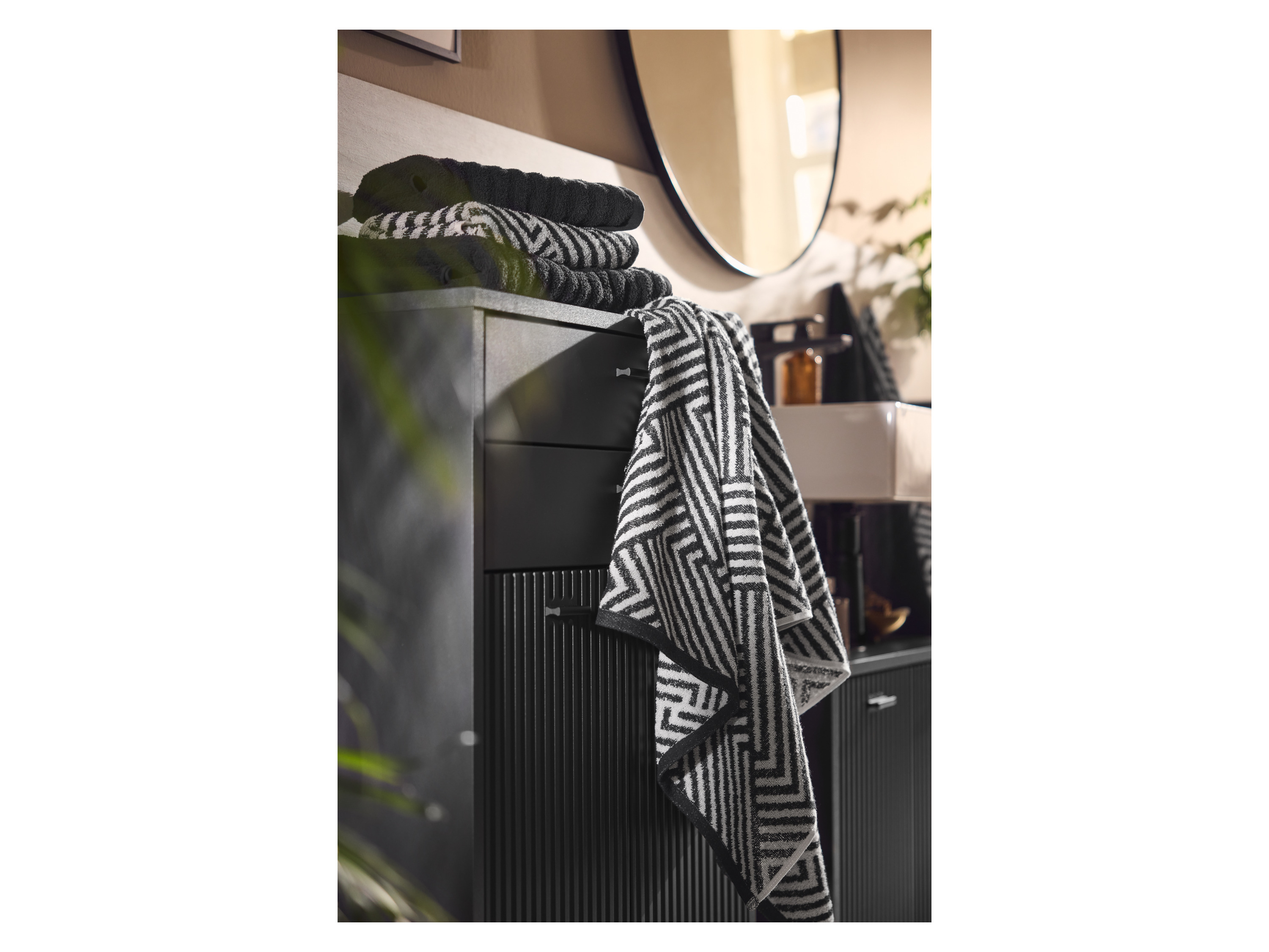 LIVARNO® Frottier-Duschtuch, 70 x 140 cm (Gemustert/schwarz) Bild 3