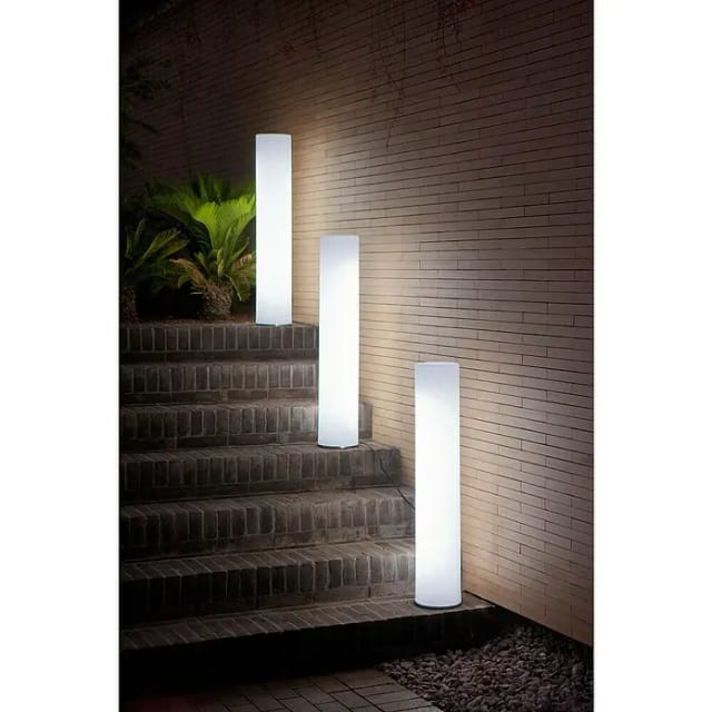 Fity 100 cm hoch. Stehlampe mit Kabel für den Innen- und Außenbereich. Warmweißes LED-Licht