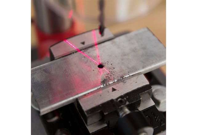 Arebos - Tischbohrmaschine 500W mit Laser und inklusive Schraubstock
