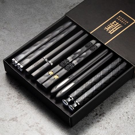 Paar Gravierte, Rutschfeste, Wiederverwendbare Essstäbchen Aus Einer Legierung Für Sushi (ohne Schachtel, Verpackt In Einem Beutel)