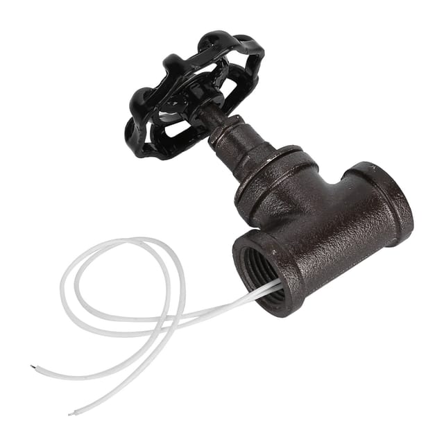 Vintage Tischlampe Aus Schwarzem Eisen Mit Absperrventil Und Weißem Kabel – Steampunk-stil