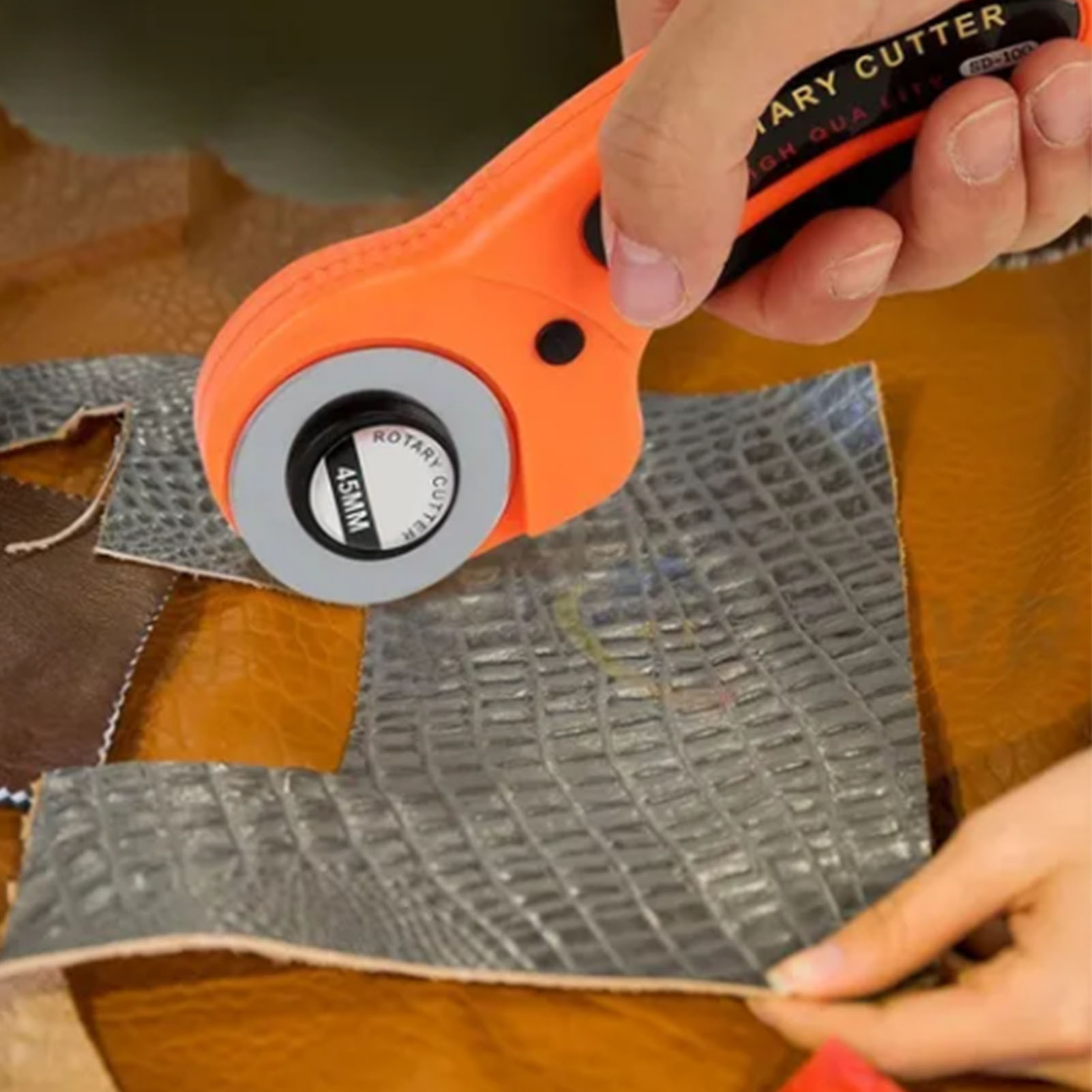 Set Mit 5 Rollschneideklingen Mit Sicherheitsverriegelung, Ergonomischem Griff, Stoffschneider Aus Edelstahl Zum Nähen Und Patchworken, Präzises Schneidewerkzeug