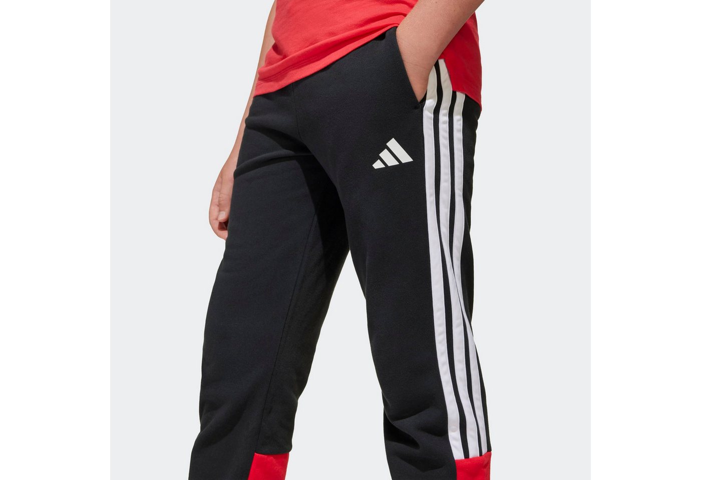 adidas Sportswear Sporthose SEASONAL ESSENTIALS TIBERIO 3-STREIFEN KIDS für Kinder, mit Gummizug, aus Baumwolle und Polyester Bild 4