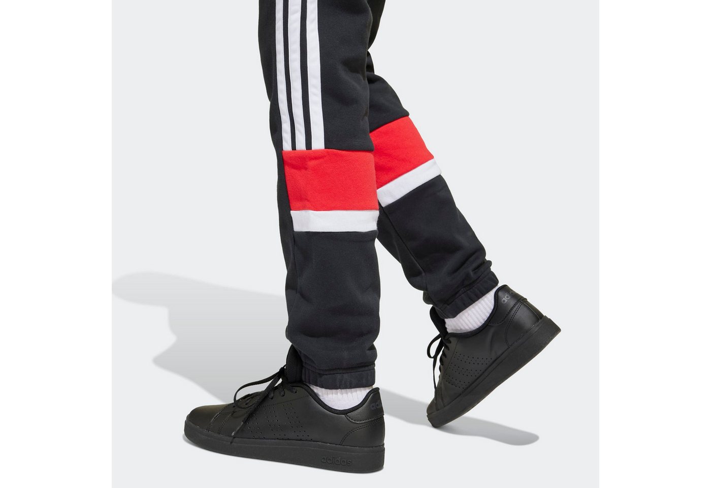 adidas Sportswear Sporthose SEASONAL ESSENTIALS TIBERIO 3-STREIFEN KIDS für Kinder, mit Gummizug, aus Baumwolle und Polyester Bild 5