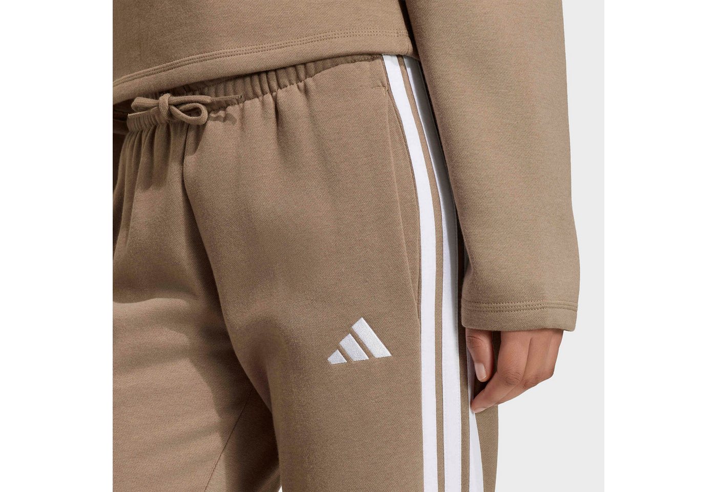 adidas Sportswear Sporthose ESSENTIALS 3-STRIPES FLEECE SLIM JOGGERS schmal geschnitten, für vielseitige Aktivitäten, aus Baumwollmix Bild 2