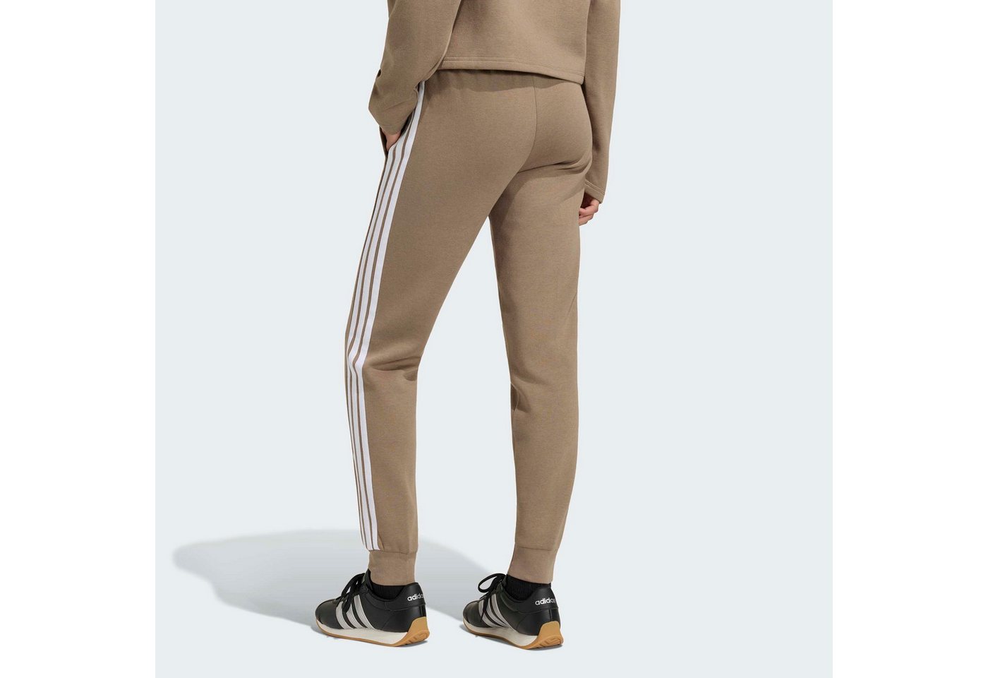 adidas Sportswear Sporthose ESSENTIALS 3-STRIPES FLEECE SLIM JOGGERS schmal geschnitten, für vielseitige Aktivitäten, aus Baumwollmix Bild 4