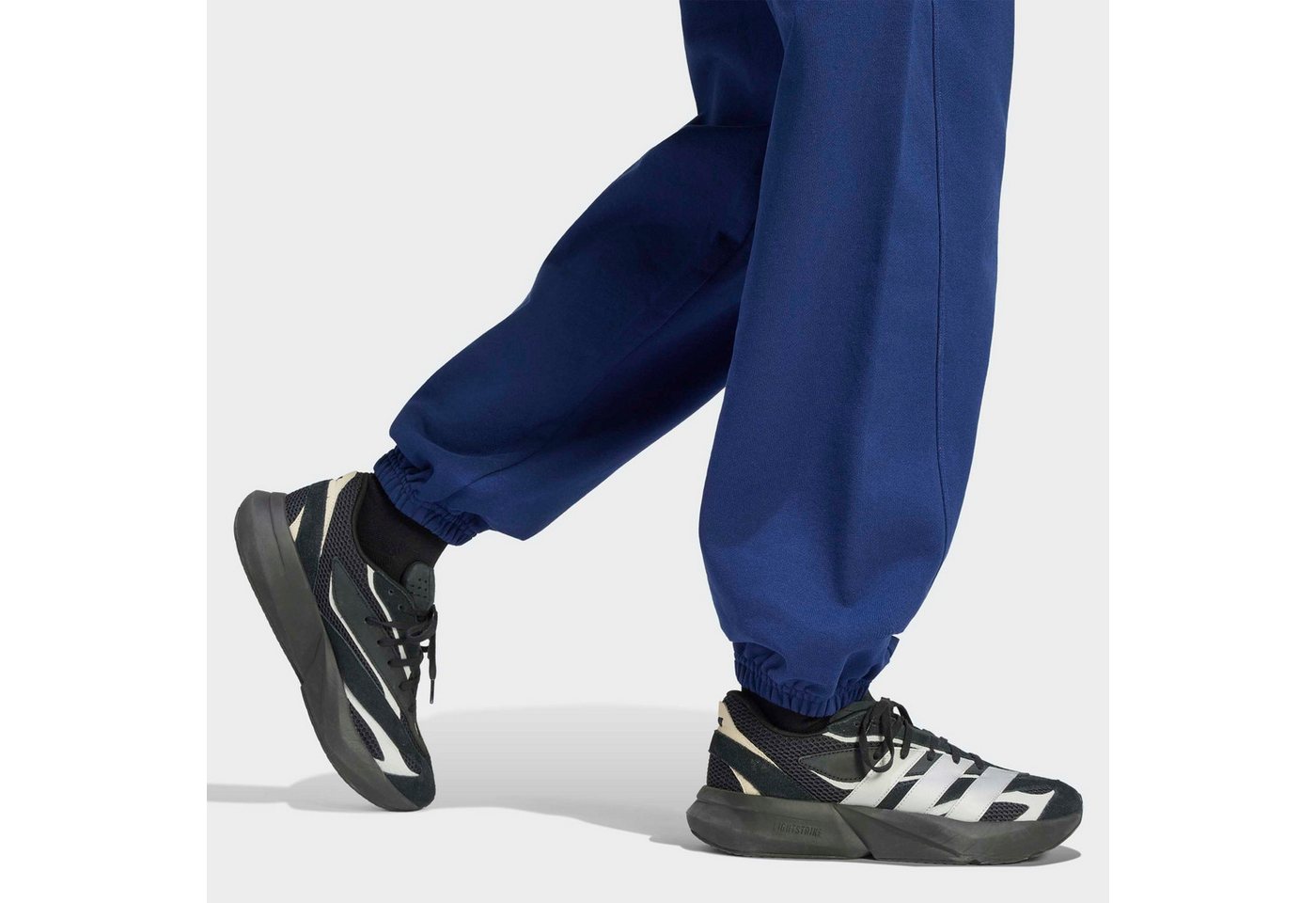 adidas Sportswear Sporthose ADIDAS KIT, LOCKER GESCHNITTEN, BÜNDCHEN, KLEINES LOGO Bild 4