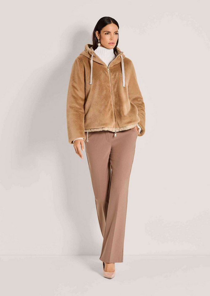 MADELEINE Outdoorjacke Webpelz-Mantel mit doppeltem Look Flauschig und glänzend, mit Kapuze und langen Ärmeln