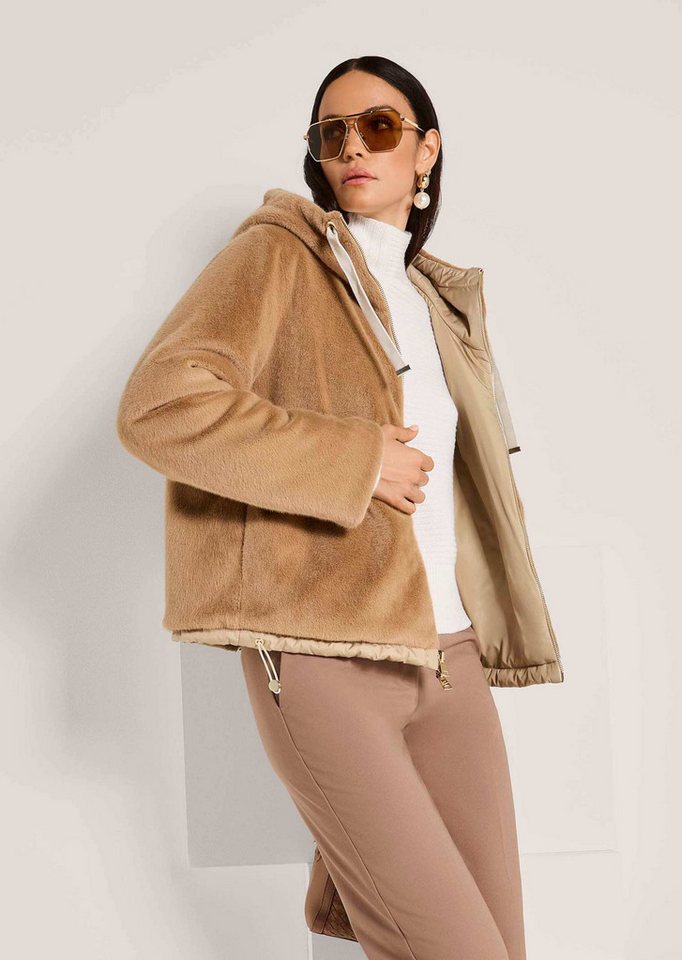 MADELEINE Outdoorjacke Webpelz-Mantel mit doppeltem Look Flauschig und glänzend, mit Kapuze und langen Ärmeln Bild 4