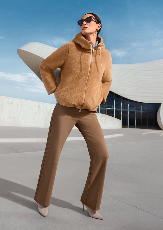 MADELEINE Outdoorjacke Webpelz-Mantel mit doppeltem Look Flauschig und glänzend, mit Kapuze und langen Ärmeln Bild 5