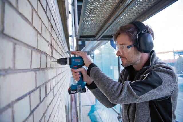 Bosch Akku-Schlagbohrschrauber gsb 18V-45, 2 Akku gba 18V 2.0Ah, Ladg. u. l-case