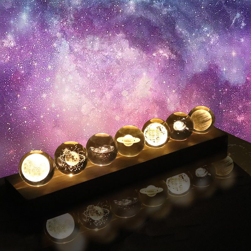 Set Mit 7 Dekorativen Galaktischen Kristallkugeln, Sonnensystem-kristallkugel-heimdekoration, Mit Holzsockel Und Led-licht, Ideal Als Dekoratives Geschenk (warmes Licht)