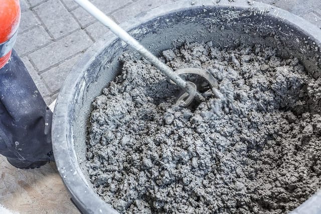 KWB - Beton- und Mörtel-Rührer M14 für Bohrmaschine, Farb-Mischer mit Größe ø 100 x 590 mm, Rührstab geeignet für Gebinde von 7 - 10 Liter, mind. 700