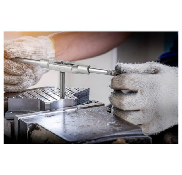 TOOLCRAFT TO-7015521 Gewindeschneidsatz 32teilig Stahl M3 x 0.50, M4 x 0.70, M5 x 0.80, M6 x 1, M8