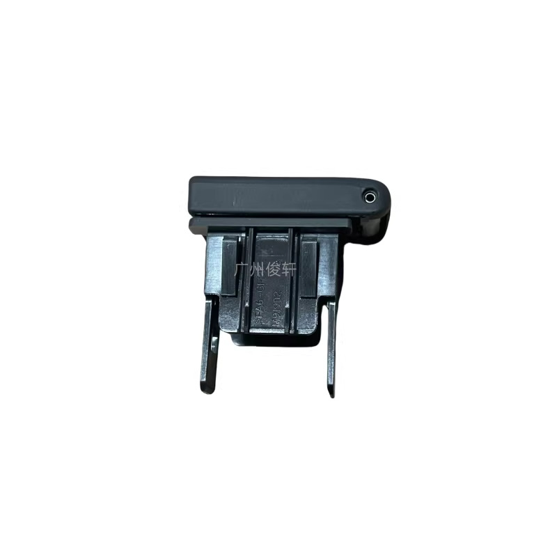 8a360-3t0-j11 Ist Eine Dekorative Abdeckung Für Die Usb-steckdosen In Der Zweiten Sitzreihe Der Modelle Elysion Und Odyssey Der Baujahre 2023-2025.
