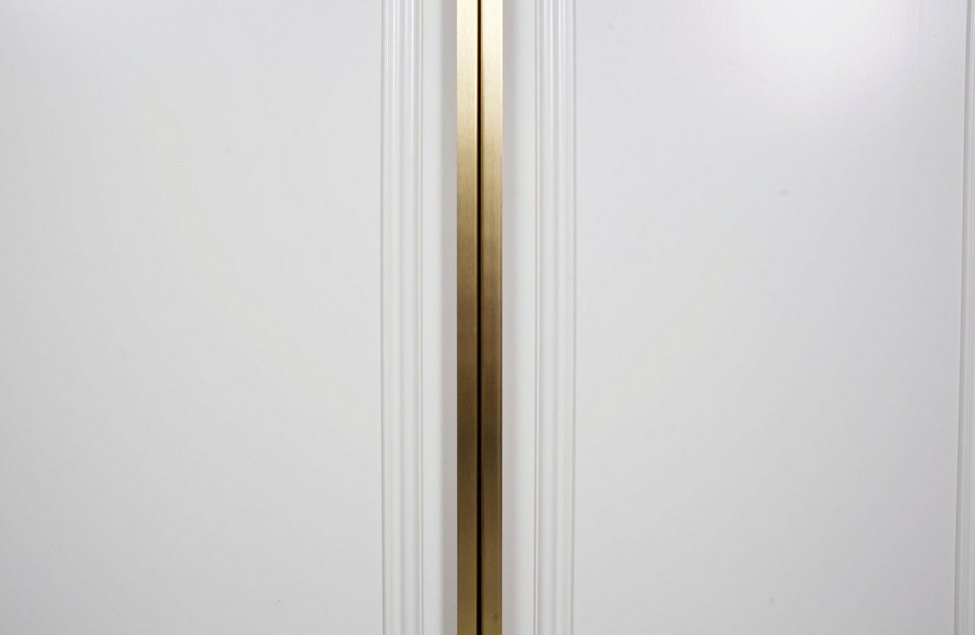 WOOOD Garderobenschrank Organize FSC®-Kiefernholz mit Zierleisten-Türen und Metallgriffen H 215 x B 110 x T 62 cm, Wandbefestigung empfohlen, pfleigleicht